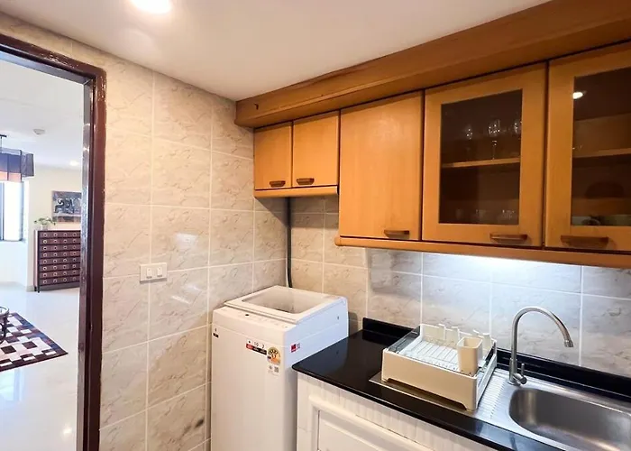 Elegant And Spacious 2 Bedroom Walk To Bts Nana 公寓 曼谷