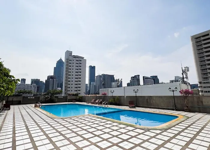 Elegant And Spacious 2 Bedroom Walk To Bts Nana 公寓