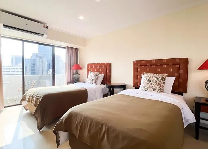 Elegant And Spacious 2 Bedroom Walk To Bts Nana 公寓
